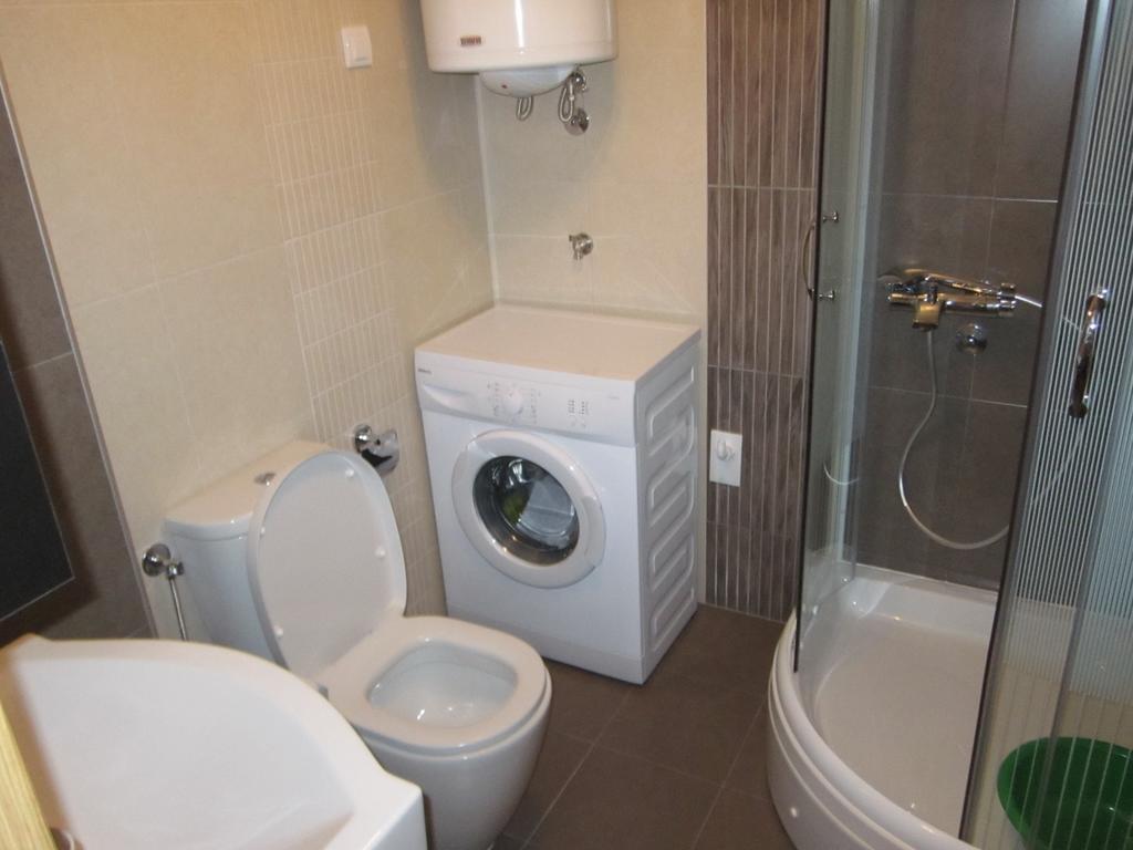 アパートメント キキ ズラティボール 部屋 写真